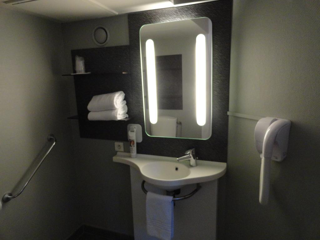 Ibis Carcassonne Centre - La Cite Hotel Exterior foto