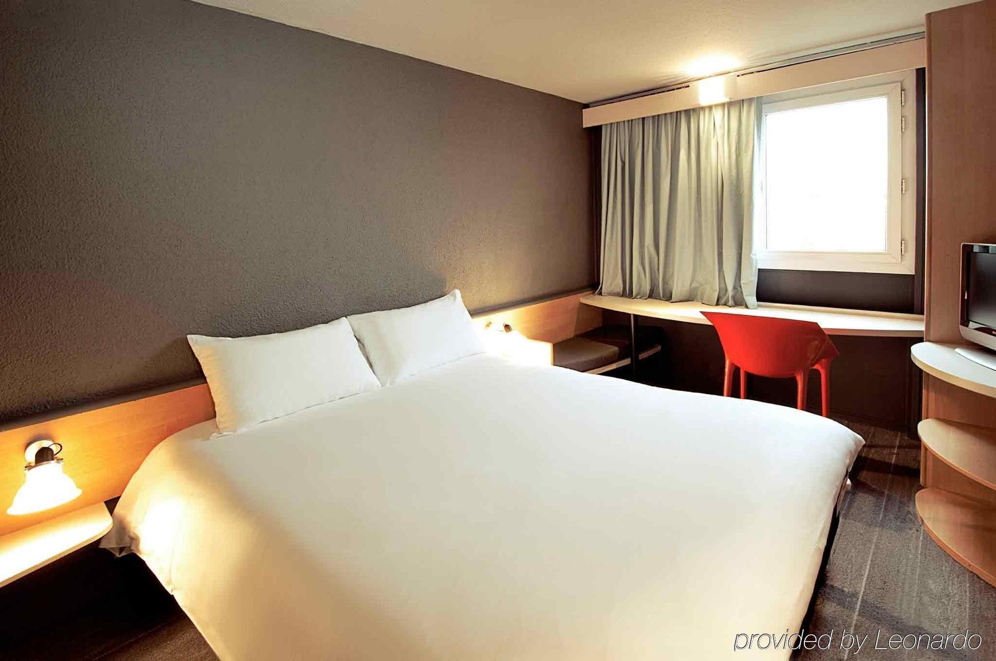Ibis Carcassonne Centre - La Cite Hotel Exterior foto