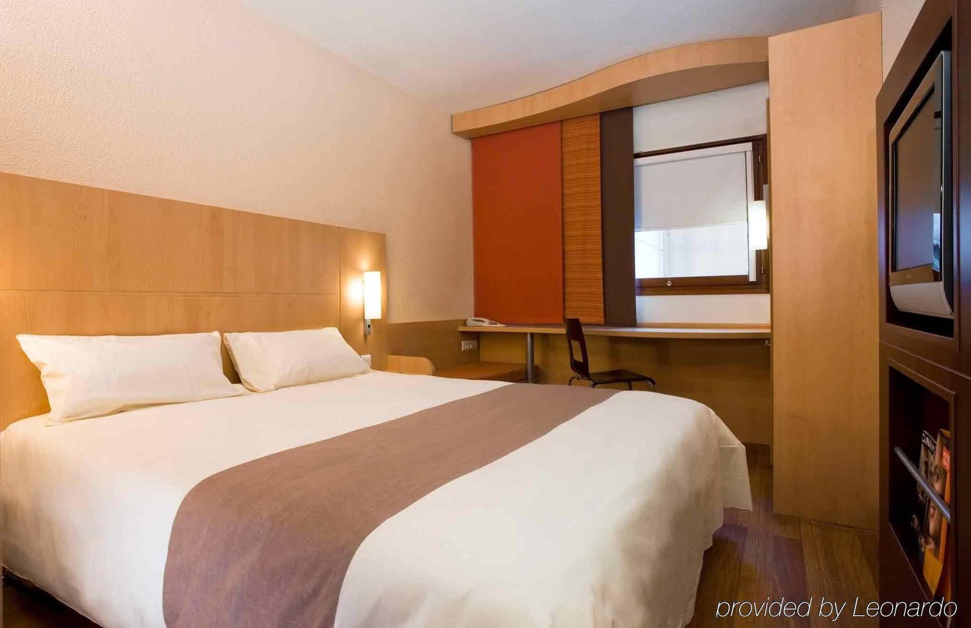 Ibis Carcassonne Centre - La Cite Hotel Exterior foto